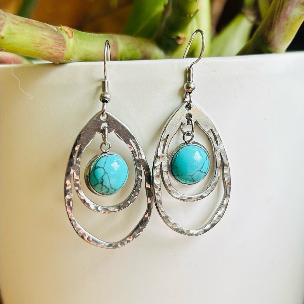 ✨NWT ✨Handmade Hammered Silver Hoops with Turquoise Gemstone Dangling Earrings